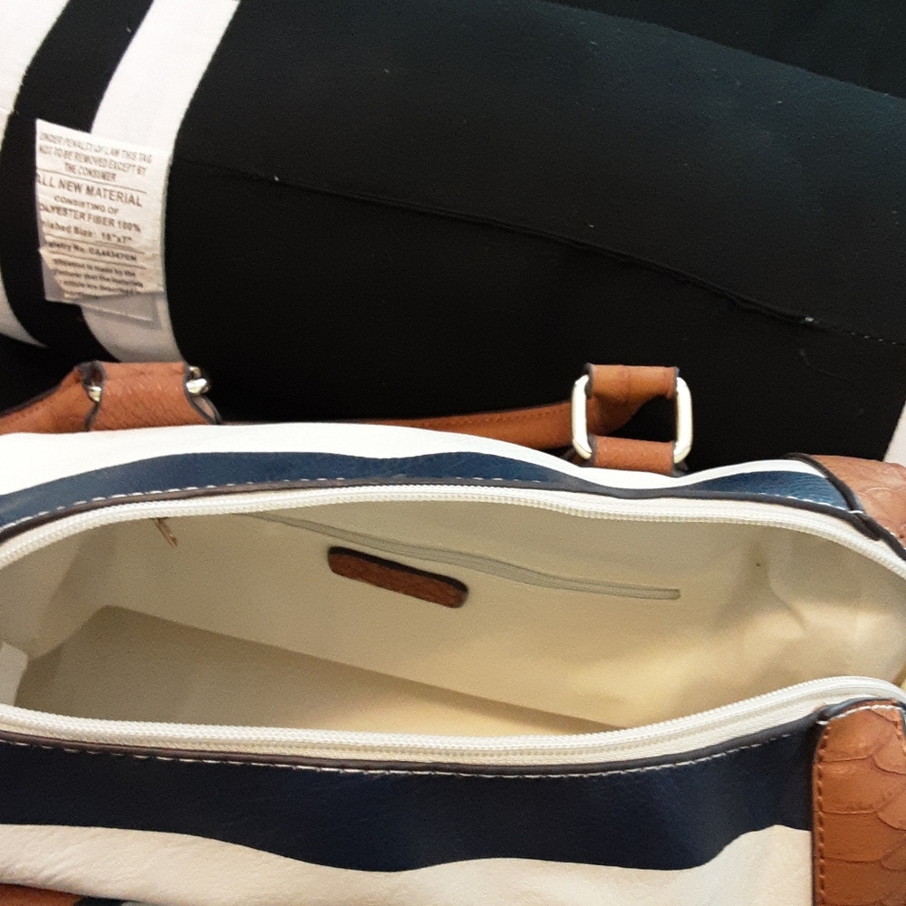 Purse - Picture 2 of 2